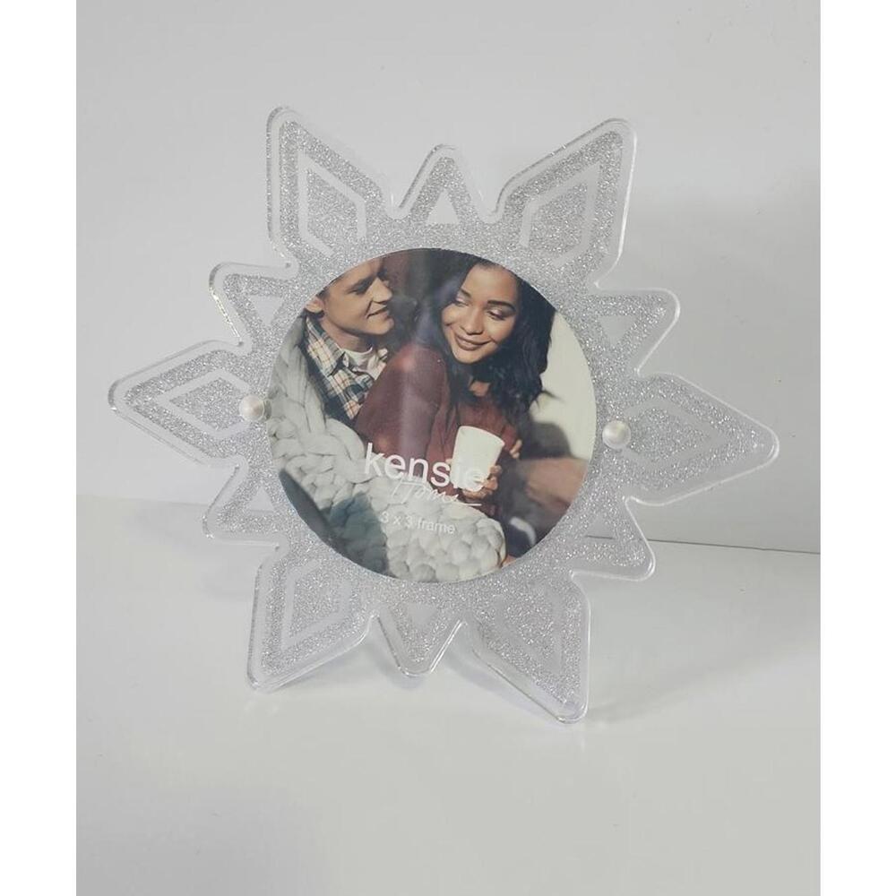 Snowflake-Shaped Picture Frame